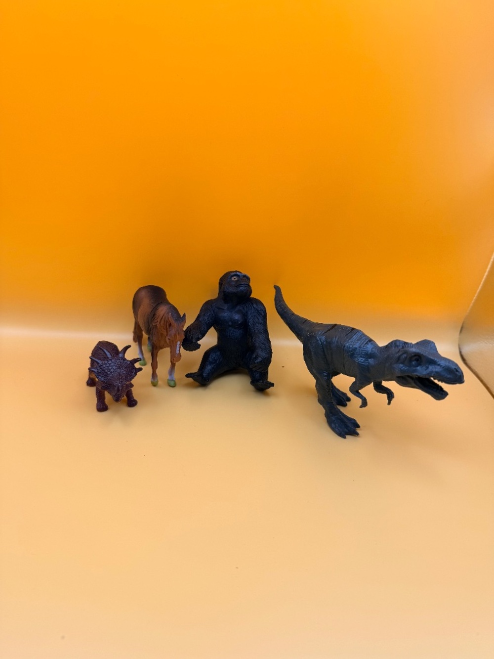 Animal & Dinosaur Toy Figure Lot Horse Gorilla T-Rex Triceratops 4pc